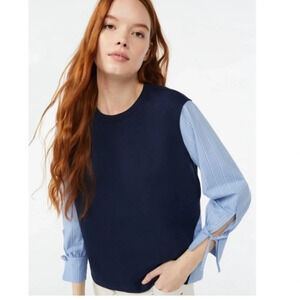 Size large free assembly top in excellent like new condition​